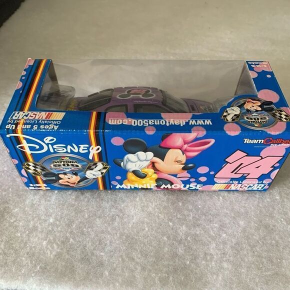 Team Caliber 2004 Minnie Mouse Daytona 500  NASCAR 1:24 Scale Car *Never Opened* - Picture 4 of 7